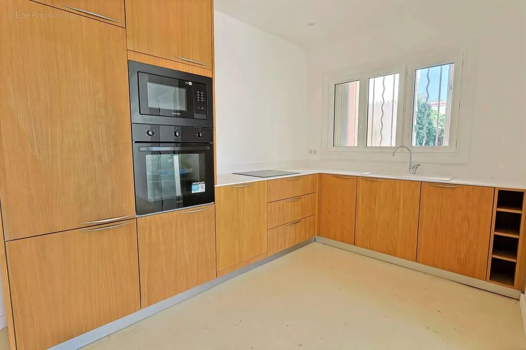 Cuisine - Duplex Rénové avec Jardin près du Centre-ville d'Antibes
