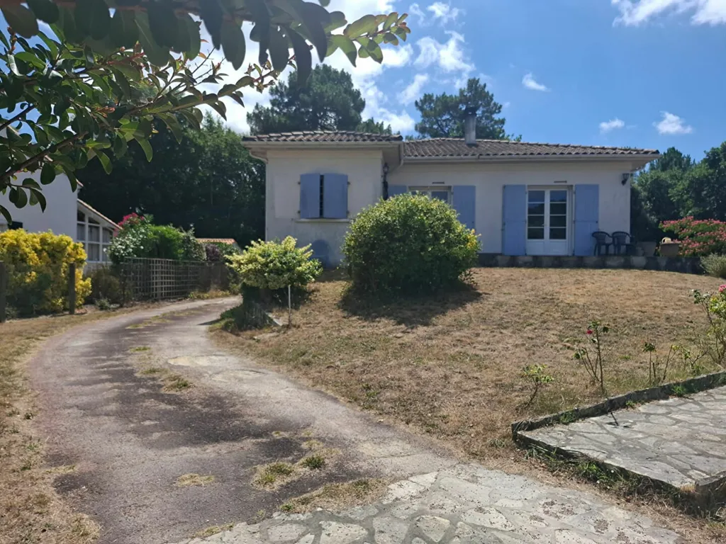 Extérieur - Maison Traditionnelle avec Jardin à Étaule