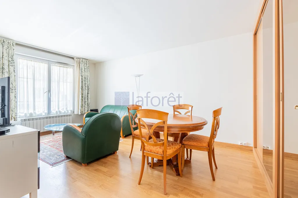 Elutuba - Bright 2-Bed Flat with Parking in Longjumeau