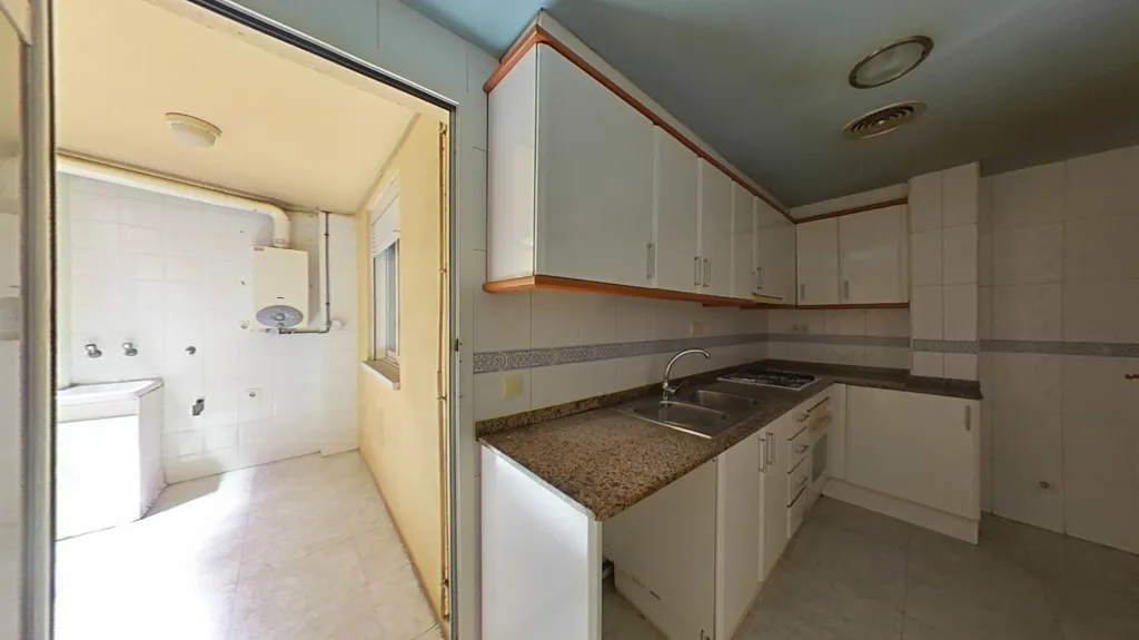 Kitchen - Family-orientated Flat near Blanes Centre