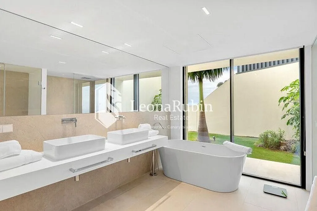 Vannitoad - Luxury Villa with Pool in Tenerife South
