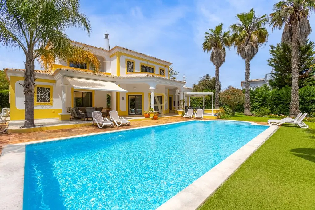 Piscine - Luxury Villa with Golf Access in Alvor
