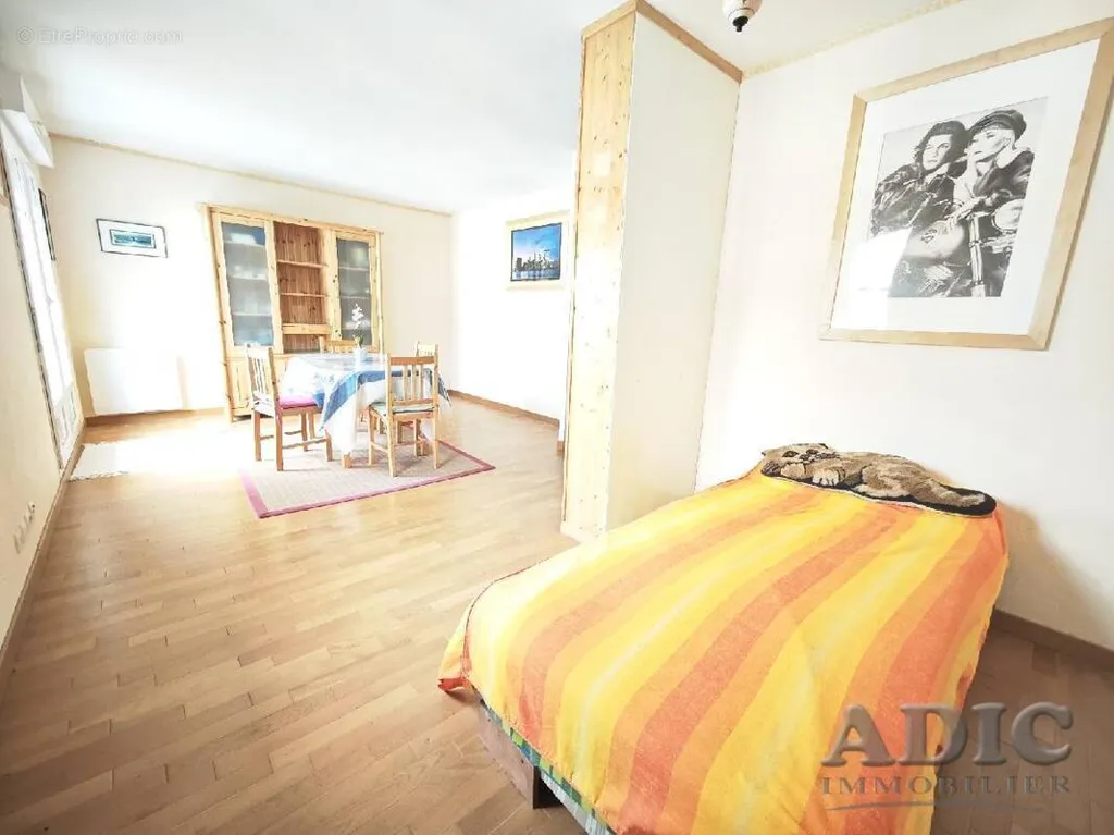 Chambres - Appartement F1 avec Balcon à Othis
