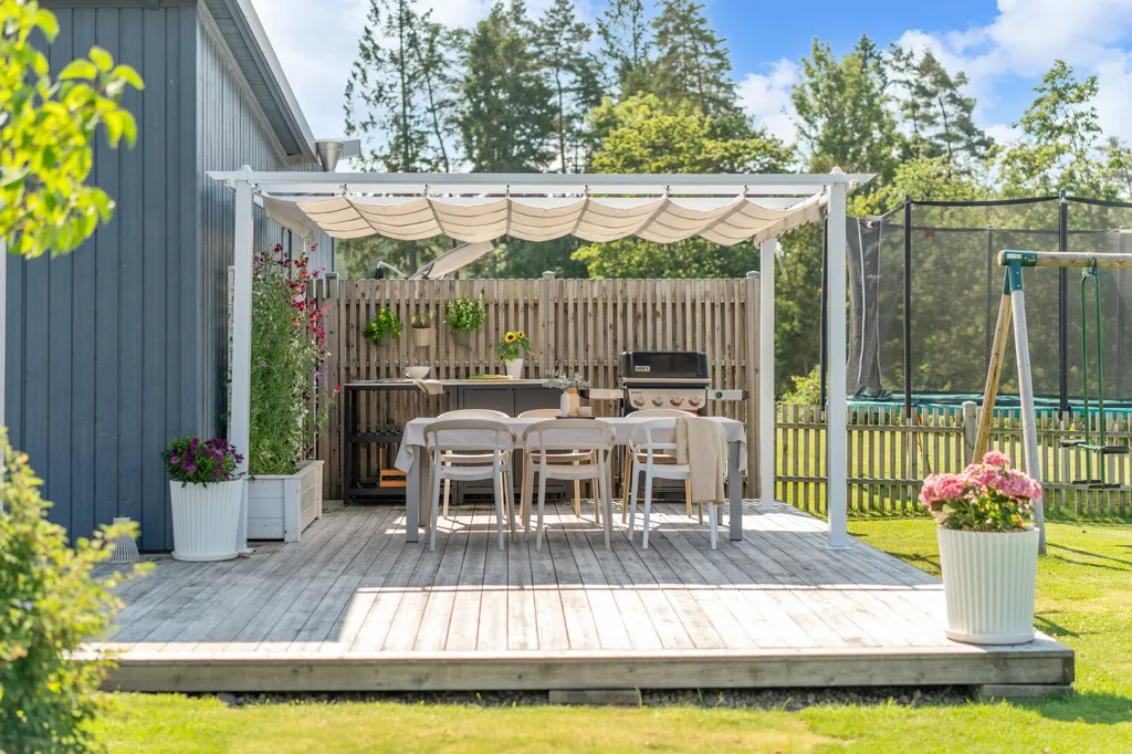 Terrace - Modern Villa with Garden in Sunny Location