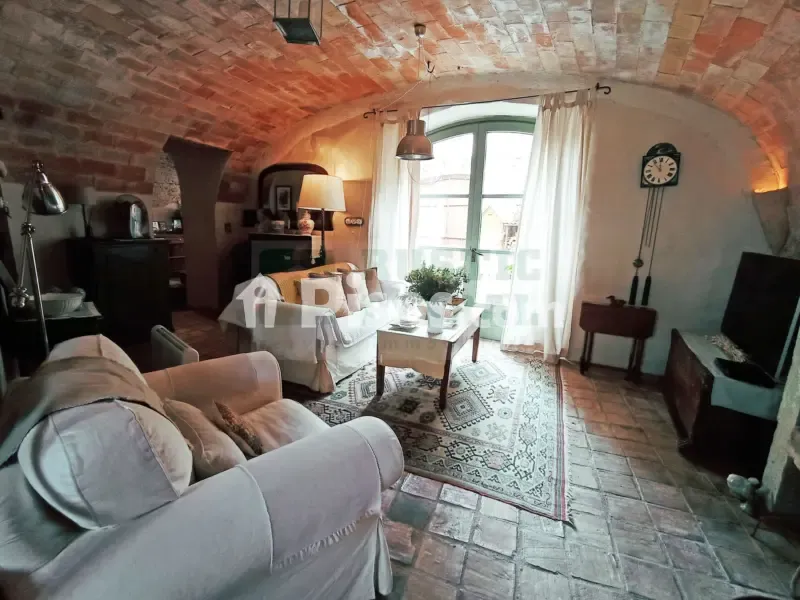 Elutuba - Rustic House with Patio near Ventalló
