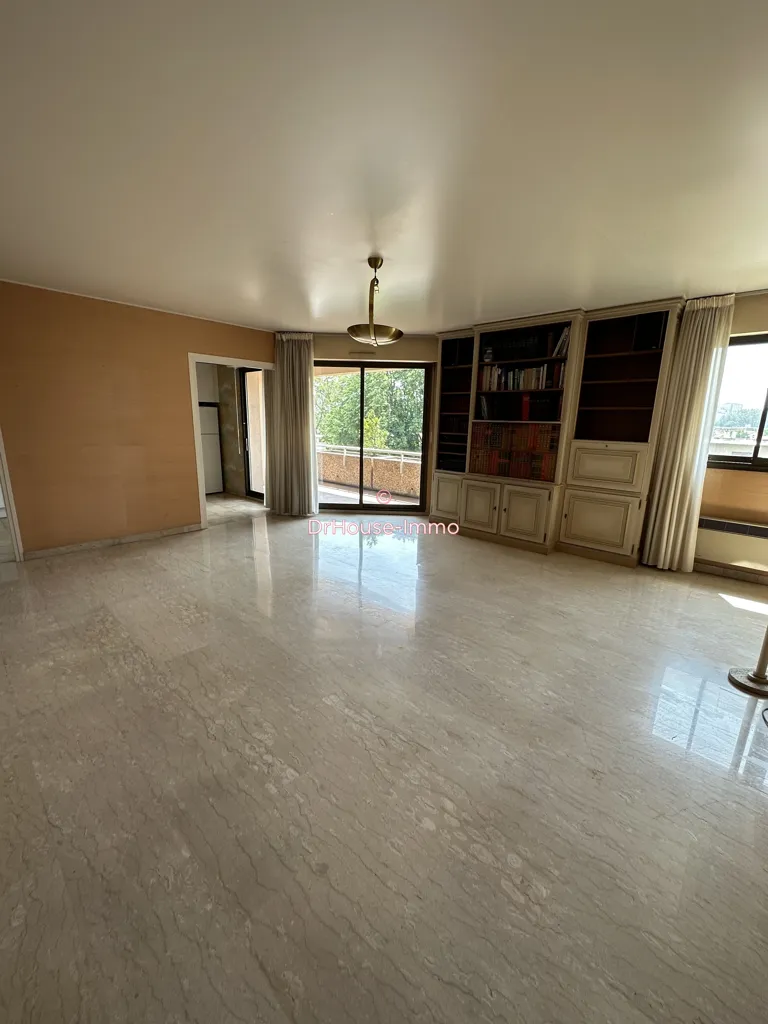 Living Room - Apartment with Balcony and Terrace in Central Location