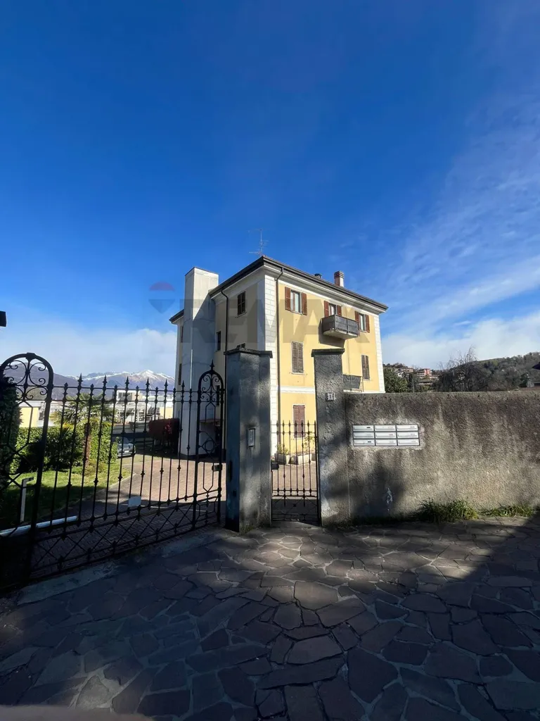 Välivaade - Panoramic Attico with Terrace in Luino