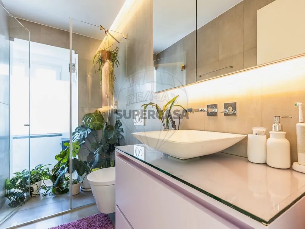 Vannitoad - Luxury Villa with 1950s Charm in Lisbon
