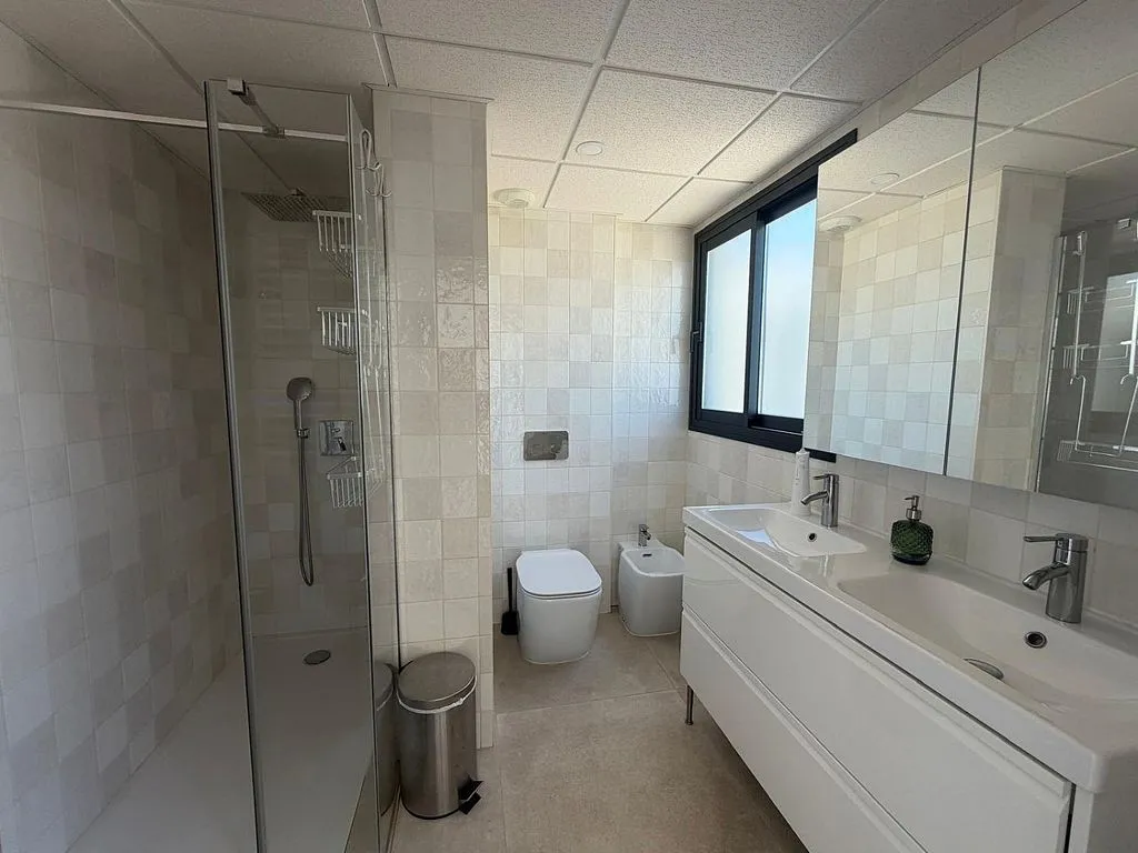 Bathrooms - Penthouse with Pool on Avenida Mar de Alborán