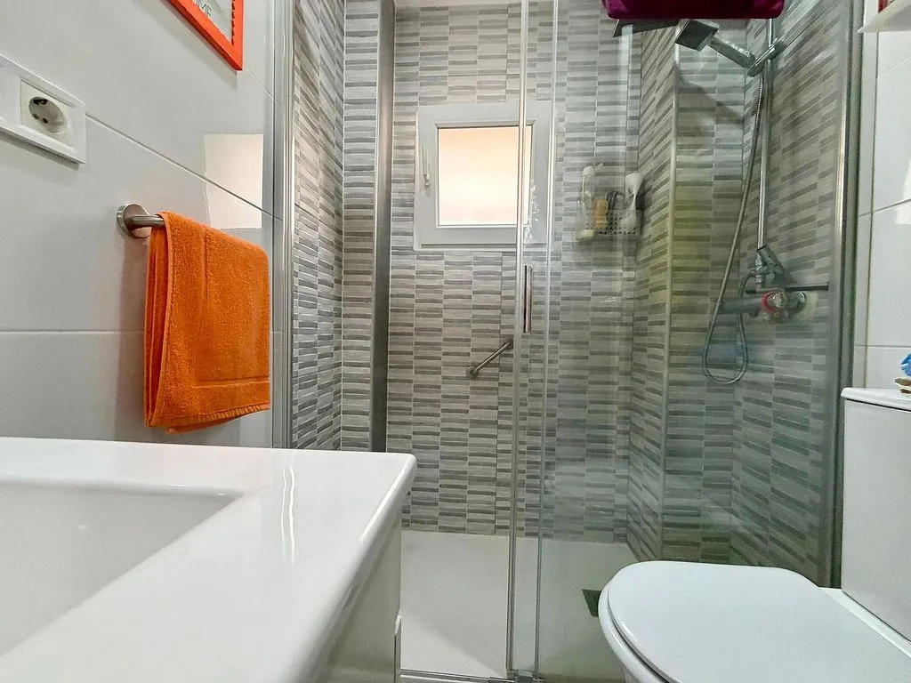 Salles de bain - 2-Bedroom Flat with Terrace in Carabanchel