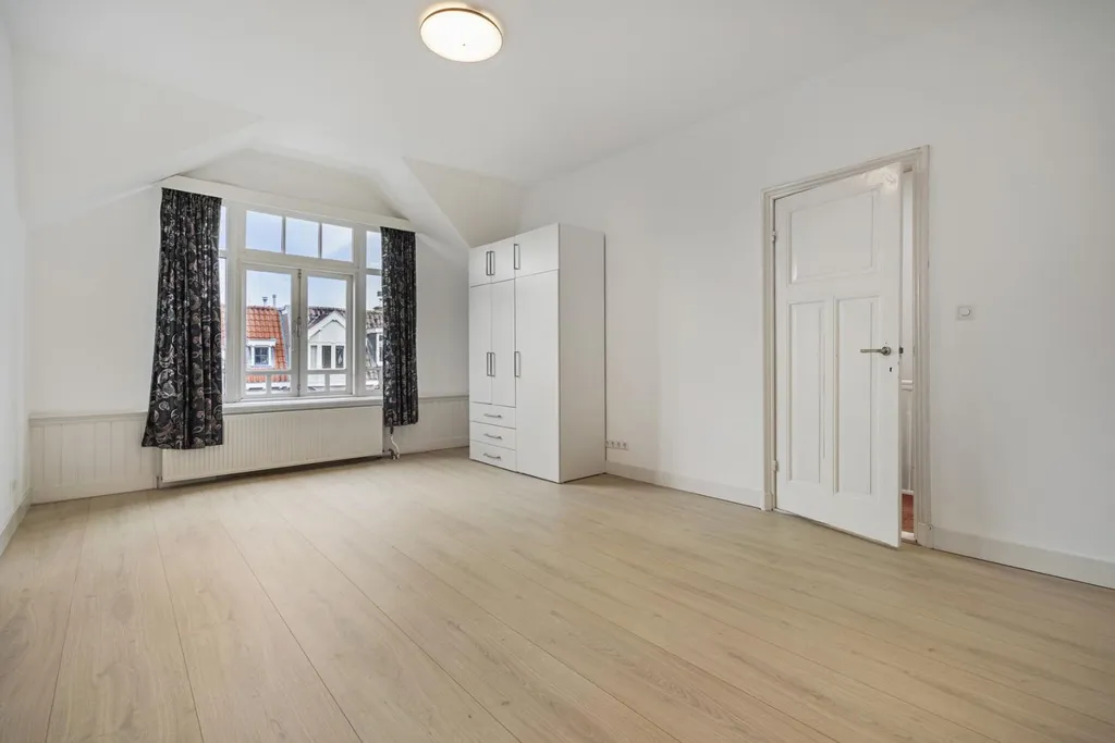 Chambres - Herrenhuis with Balcony in Duinoord, The Hague
