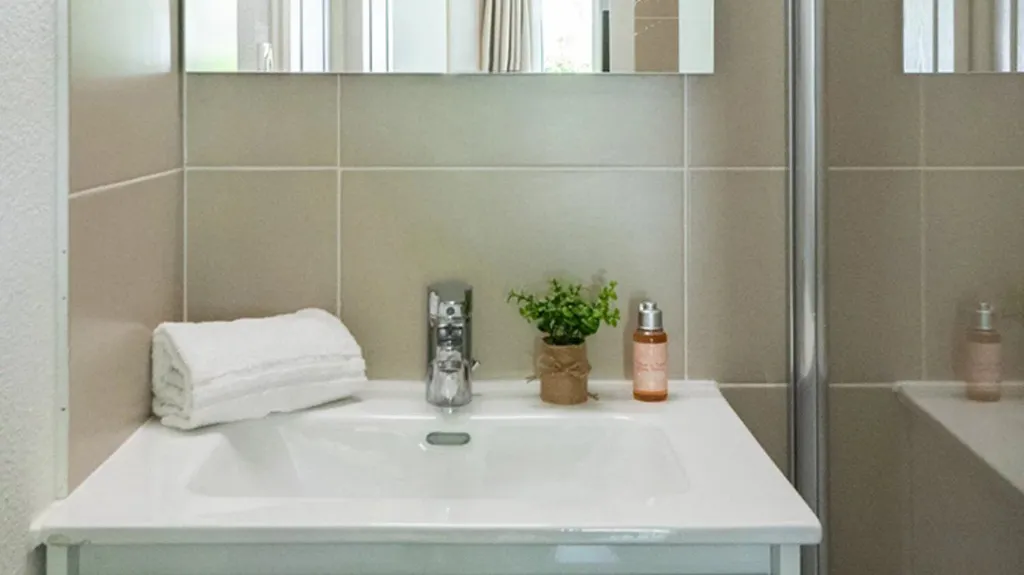 Salles de bain - Appartement avec Piscine à Mandelieu