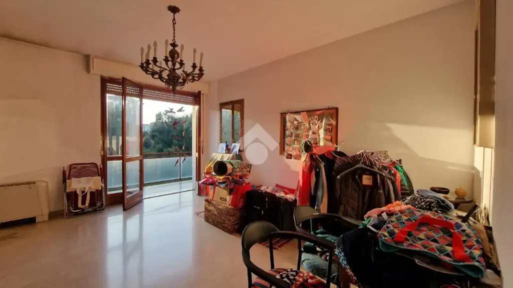 Pièces - Five-Bedroom Apartment with Balcony in Milan