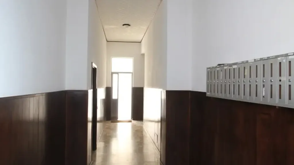 Esik - Rustic-Style Flat with Balcony in Legnano