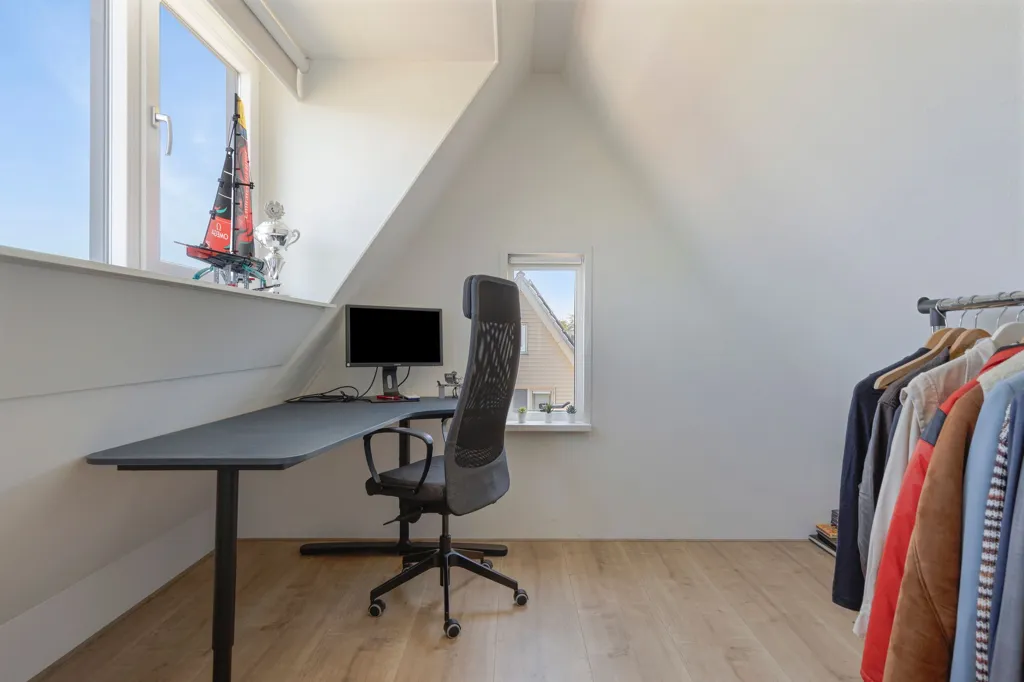 Kabinet - Spacious Villa with Solar Panels in Woubrugge