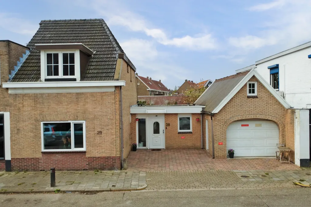 Exterior - Two-Storey House with Garden in Almelo