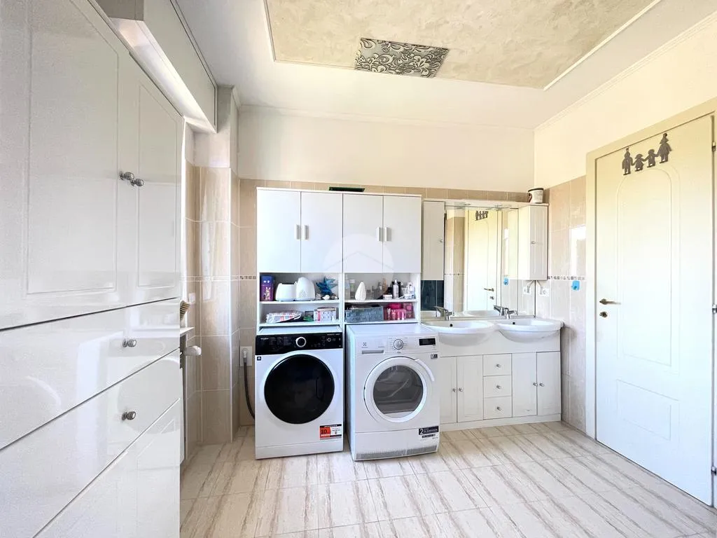 Buanderie - Renovated Apartment with Mountain View in Brescia