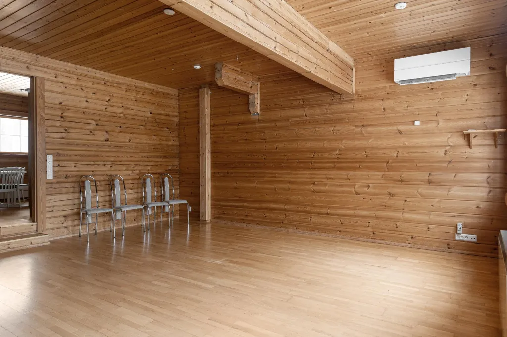 Toad - Commercial Space with Restaurant and Accommodation in Kausala