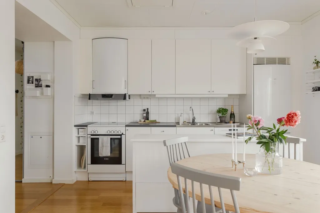 Cuisine - Two-Bedroom Flat with Balcony in Östra Lugnet