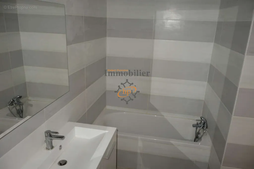 Vannitoad - Rental Property with Balcony in Saint-Affrique