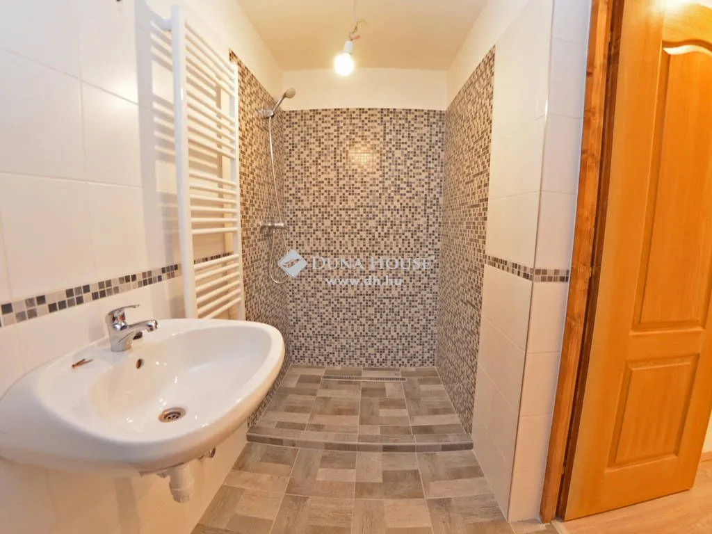 Salles de bain - Renovated Twin House in Budapest 19th District
