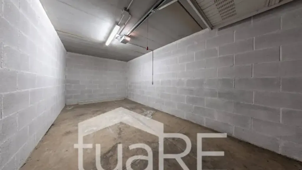 Garage - Rented Studio with Parking in Balduina, Rome