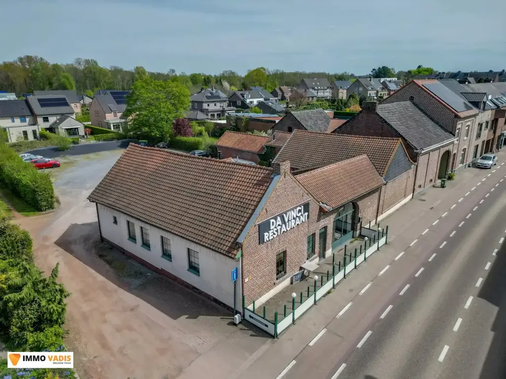 Vue aérienne - Handelshuis avec Emplacement Commercial à Bilzen