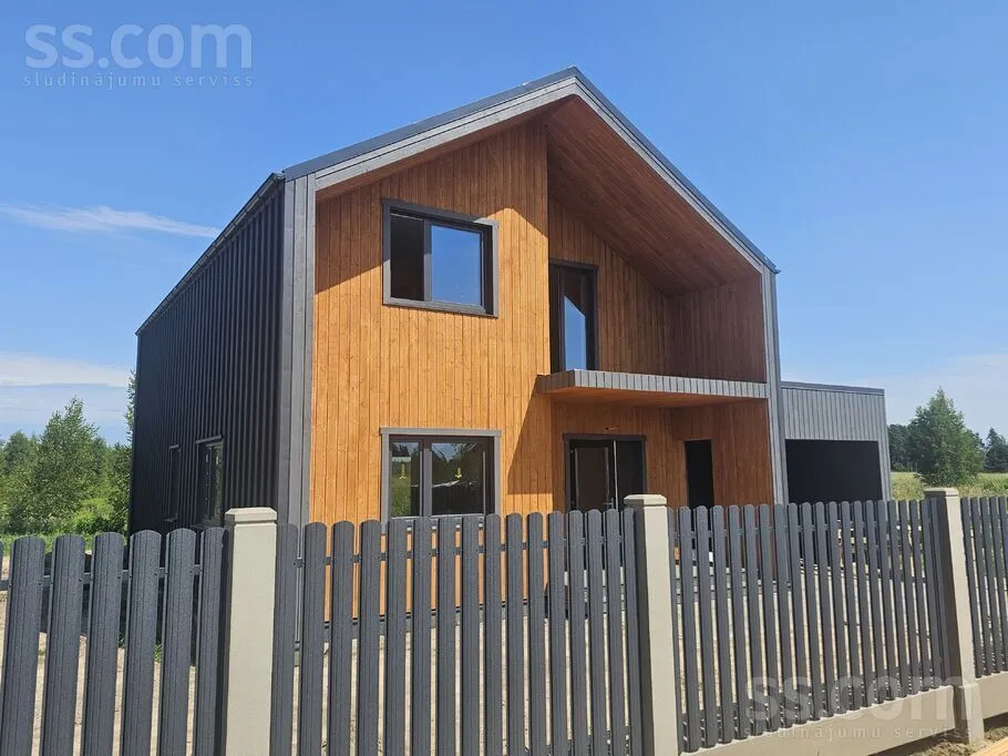Välivaade - Two-Storey House with Terrace in Ielejas