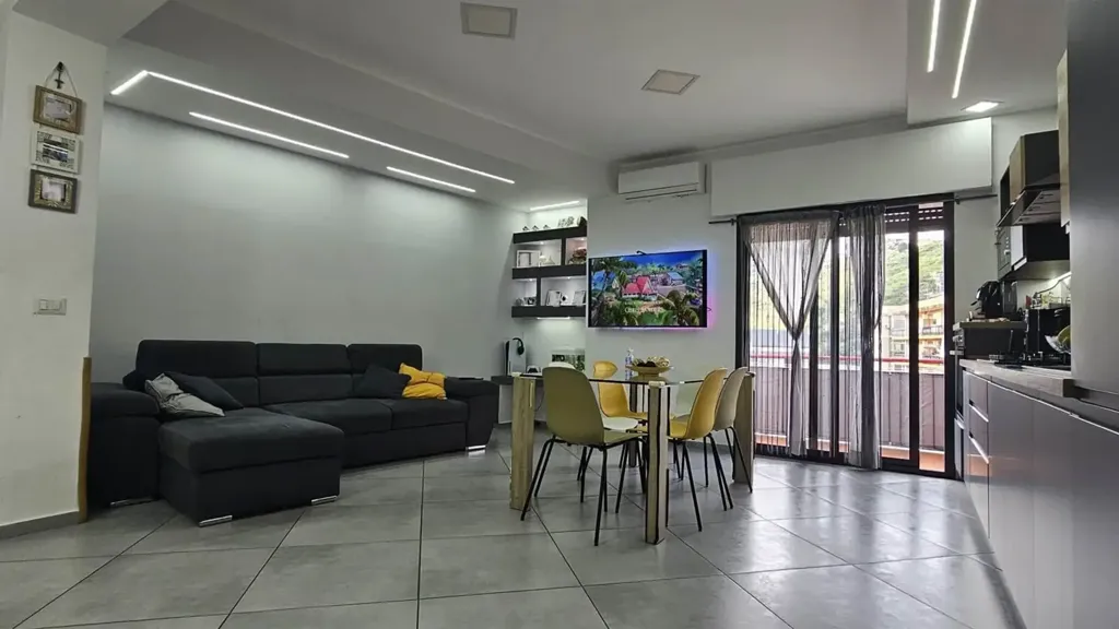 Elutuba - Modernised Apartment with Panoramic Balcony in Messina