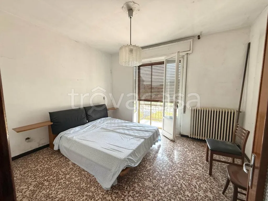 Magamistoad - Villa with Dual Entrances in Valera Fratta