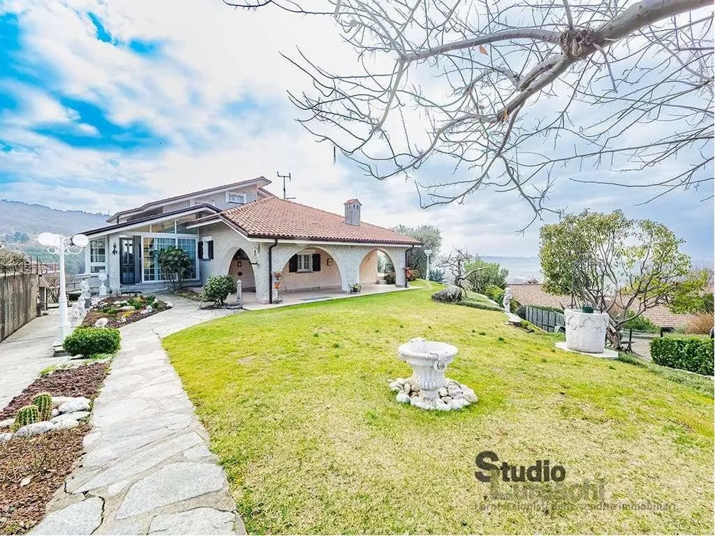 Jardin - Luxury Villa with Panoramic View in Ello