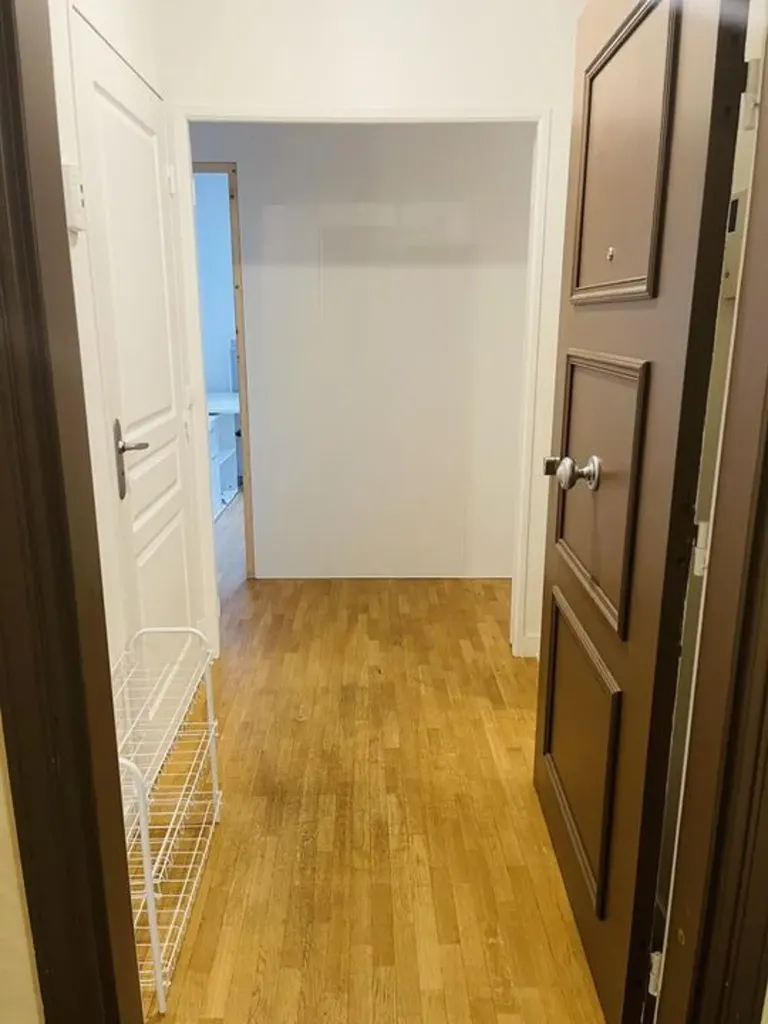 Hallway - Meubled 3-Bedroom Flat in Rueil-Malmaison