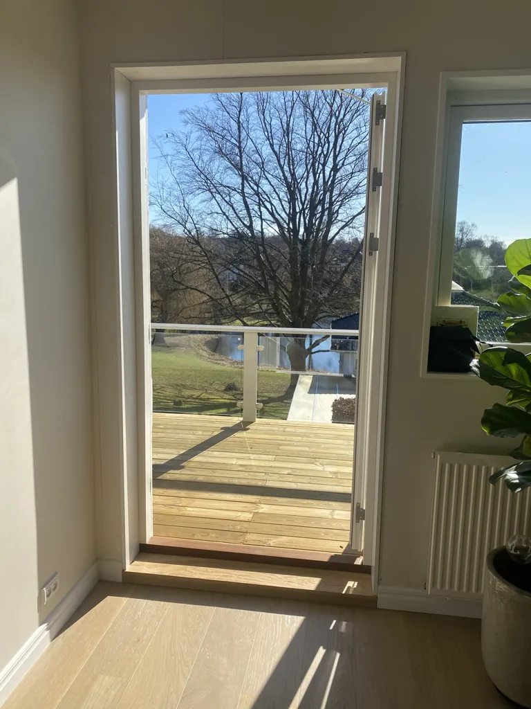 Terrasse - Family House with Balcony in Holte
