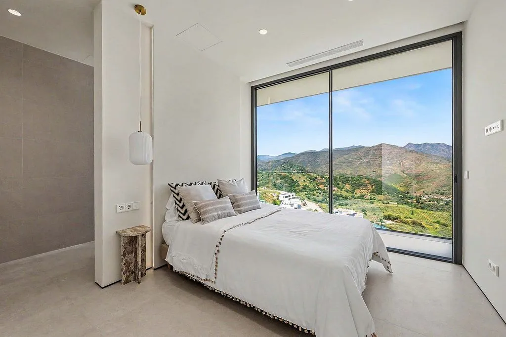 Magamistoad - Passivhaus Villa with Infinity Pools in La Cala Golf