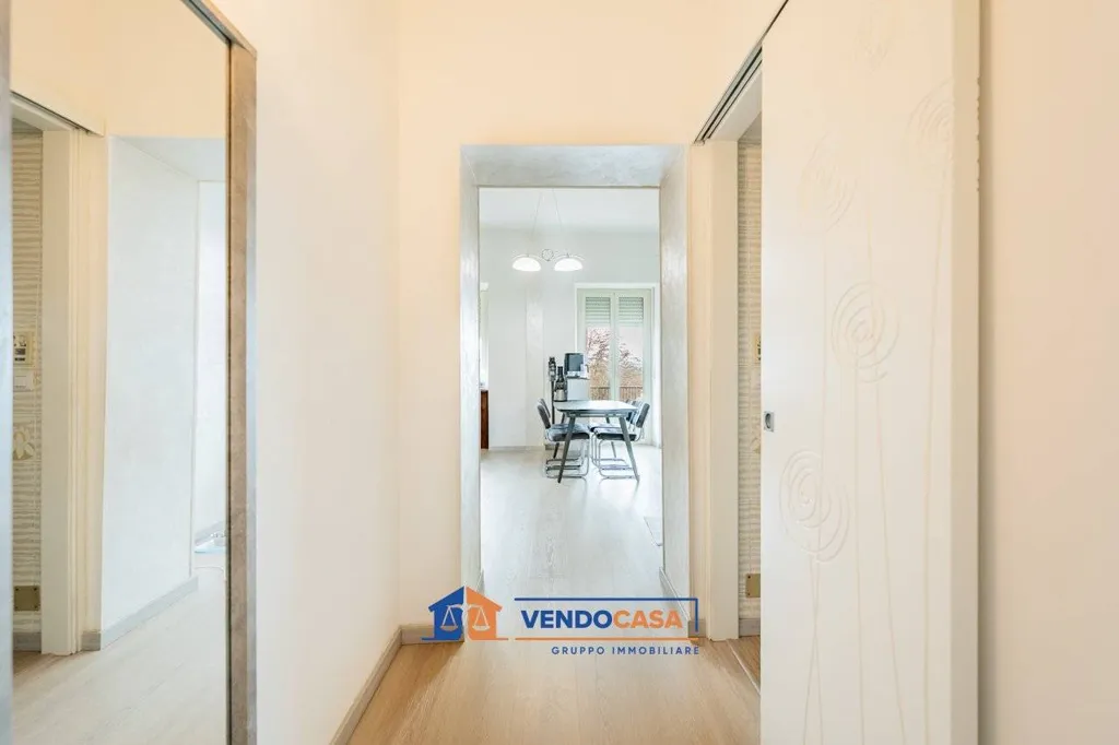 Esik - Rustic 2-Bedroom Apartment in Cuneo Centre