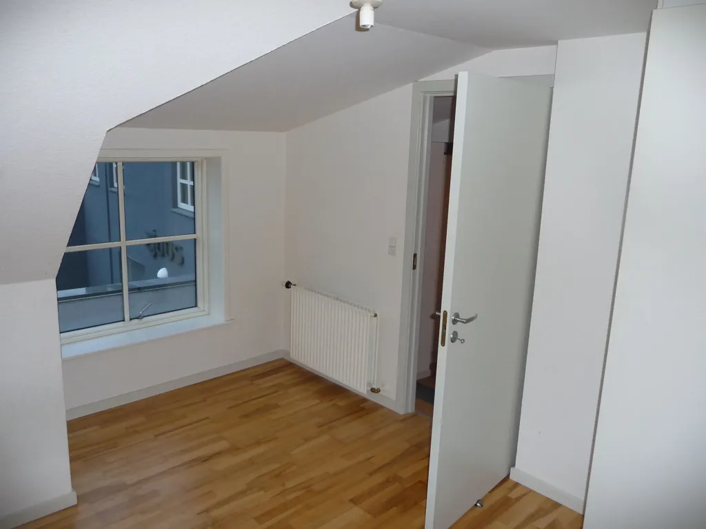 Pièces - 3-Bedroom Apartment with Central Location in Års