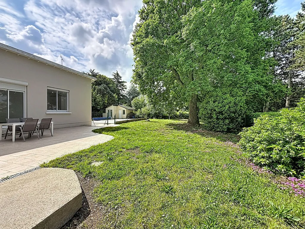 Jardin - Maison des Années 30 avec Piscine à Sucé-sur-Erdre