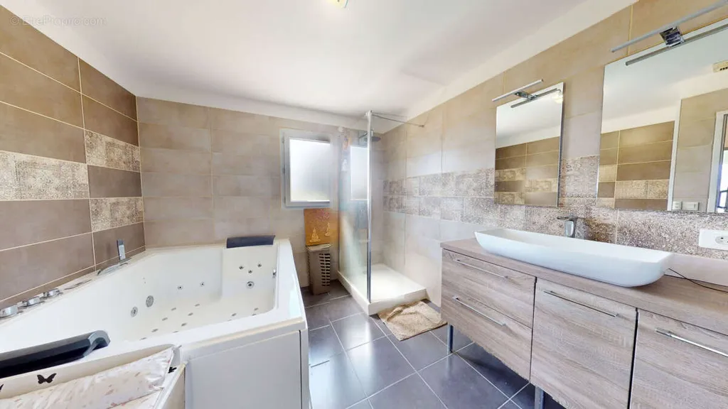 Vannitoad - Modern House with Panoramic View in Claix