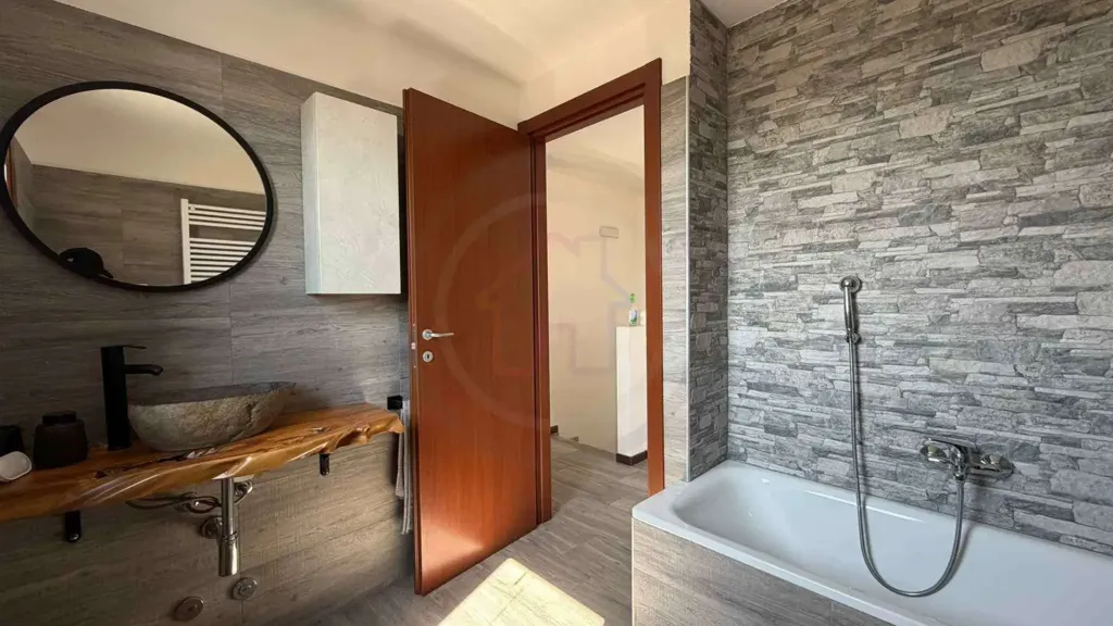 Vannitoad - Luxury Triplex with Terraces in Mariano Comense