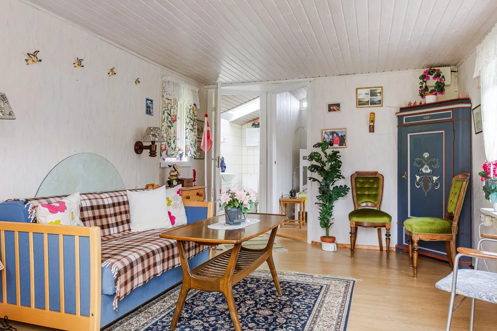 Séjour - Lakefront Plot with Three Houses in Hällingsjö