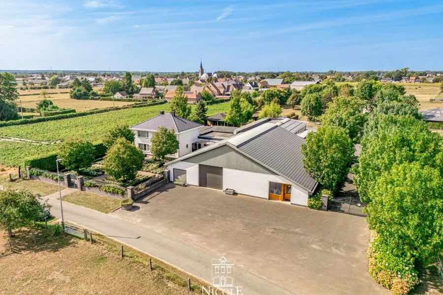 Õhuvaade - House with Stables in Rural Setting