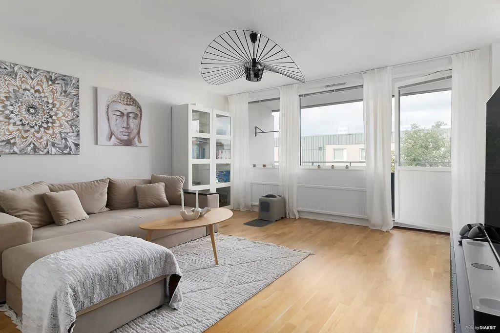 Elutuba - Renovated Flat with Large Windows in Lunden