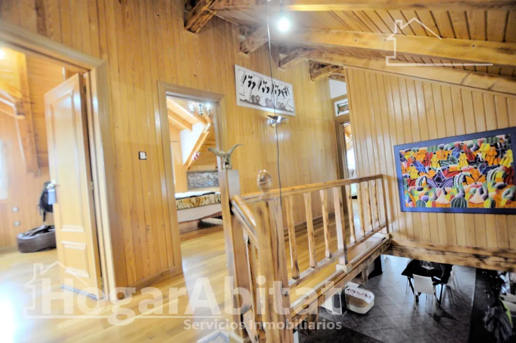 Entrée - Semi-New Chalet with Terrace in Monserrat