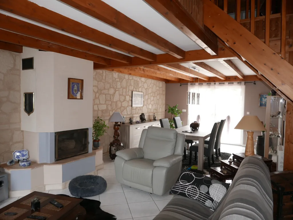 Séjour - Maison Confortable avec Terrasse à Mussidan