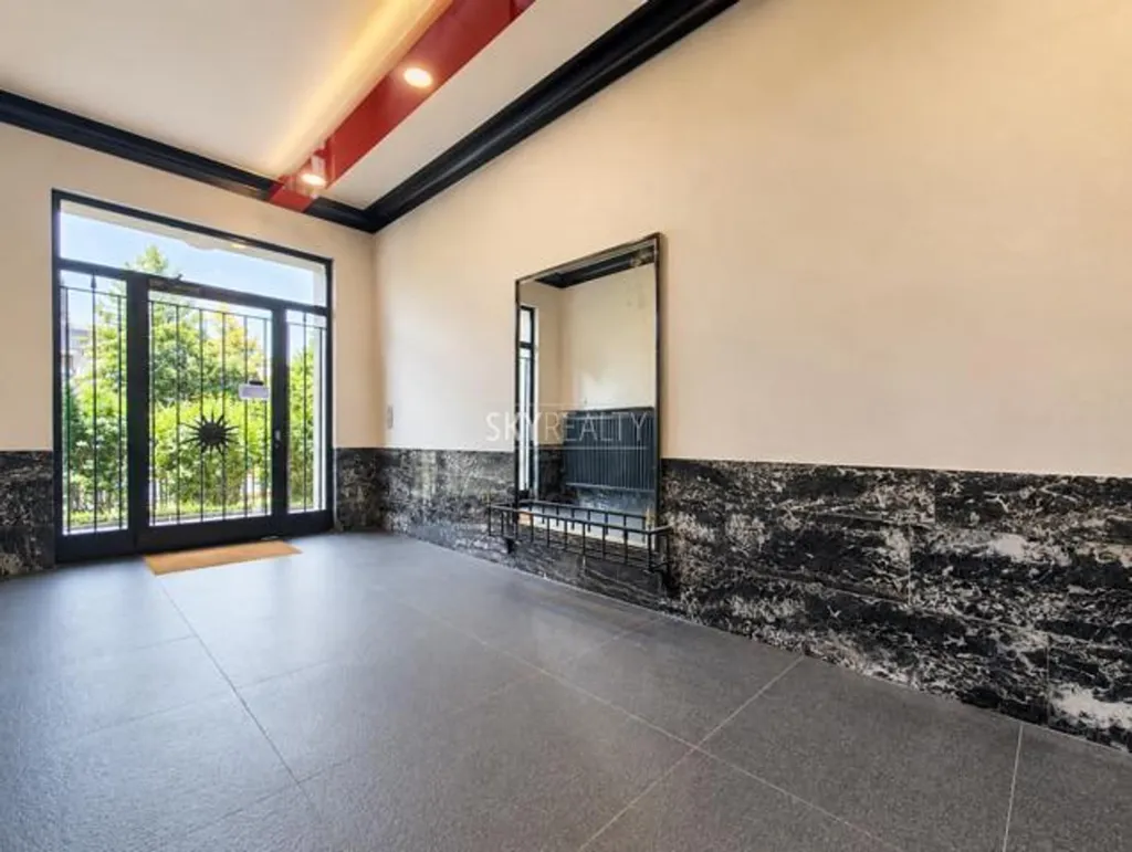 Entrée - Penthouse 3 Façades avec Cave et Garage derrière le Bois de la Cambre