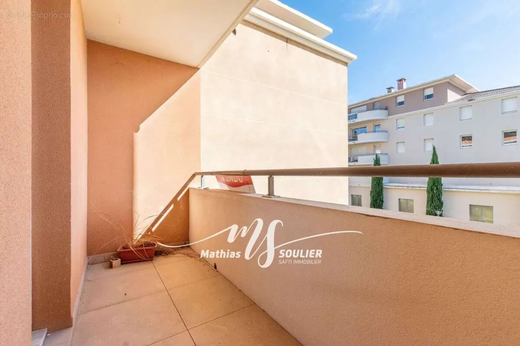 Balcone - T2 Apartment with Balcony in Aix-en-Provence
