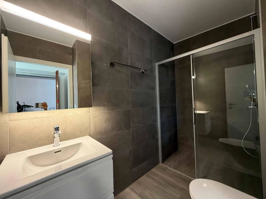 Vannitoad - Commercial Space with Balcony in Morges