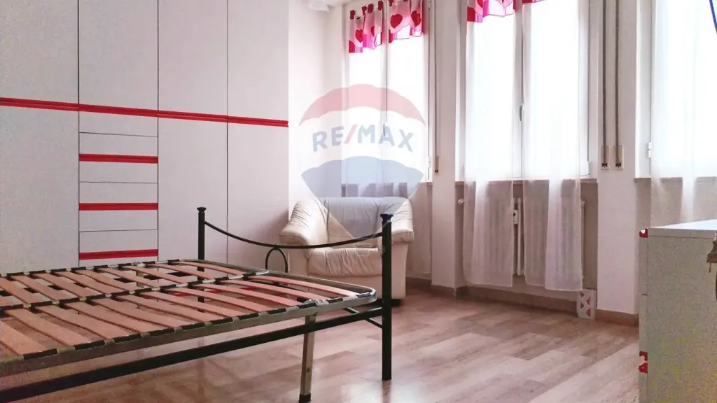 Magamistoad - 3-Room Apartment with Terrace in Ancona