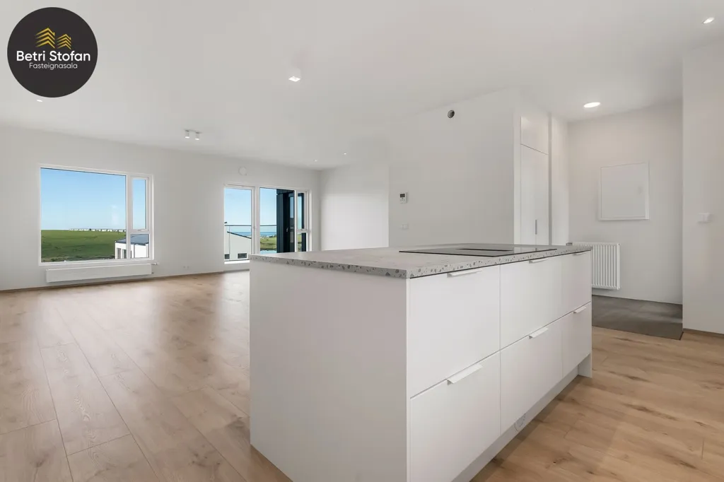 Cuisine - Modern Apartment with Garden in Garðabær