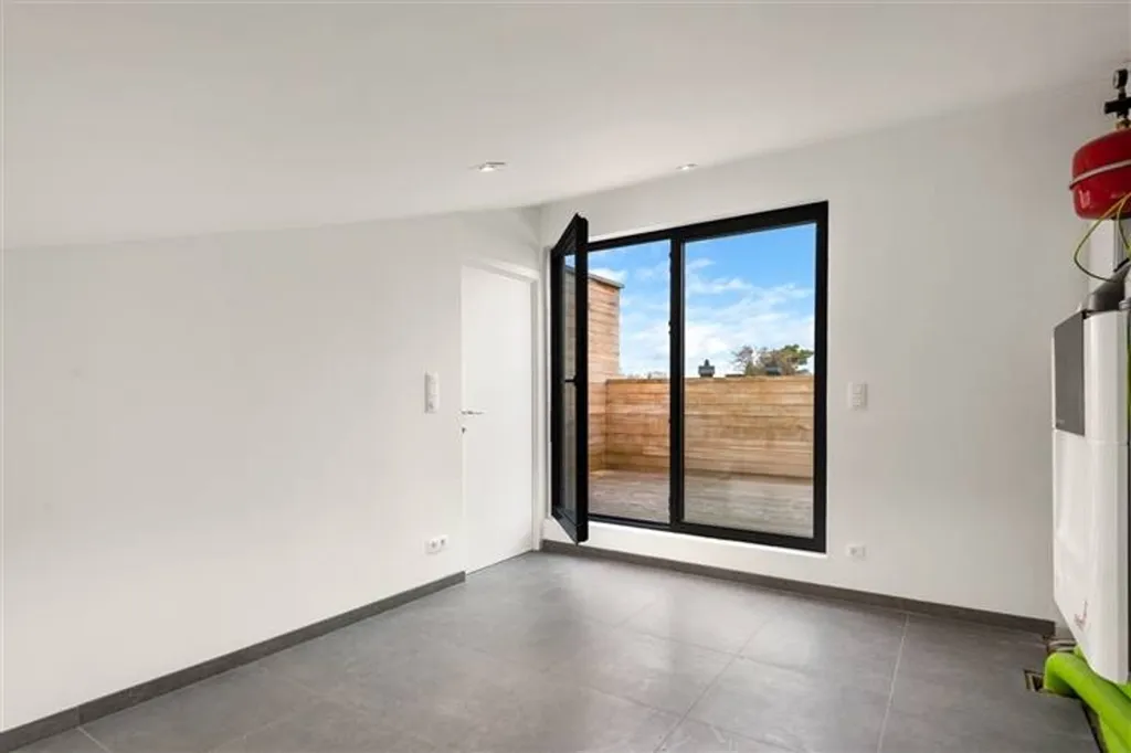 Pièces - Maison Énergétique avec Terrasse à Deurne